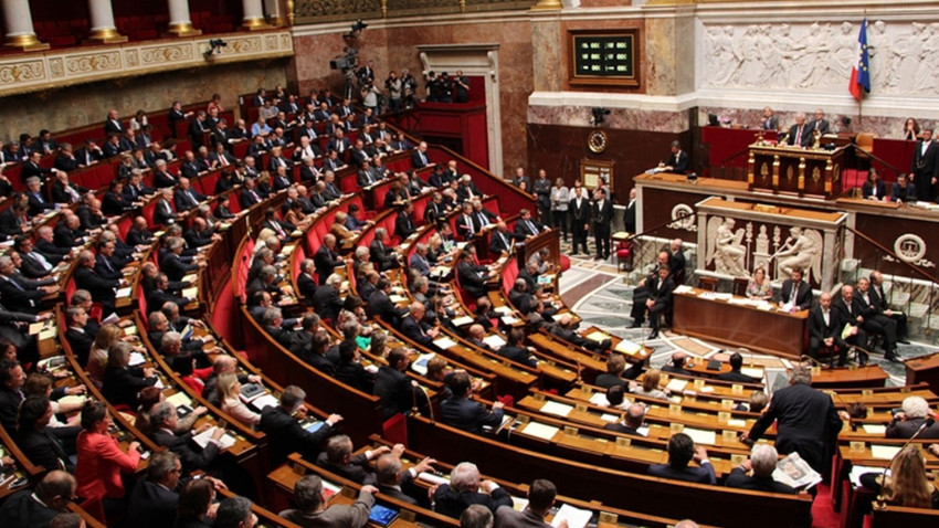 Fransa'da solcular aşırı sağa karşı birleşiyor: Yerel seçimlerde ortak aday kararı