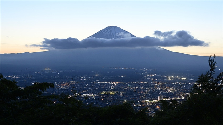 Japonya'da yeni yapılan bina Fuji Dağı manzarasını engellediği gerekçesiyle yıkılacak