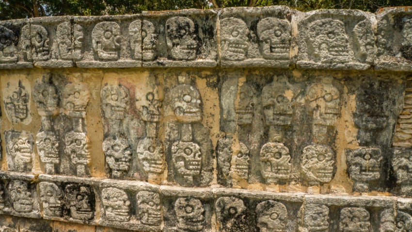 Chichén Itzá Maya bölgesinde Tzompantli Kafatası Duvarı