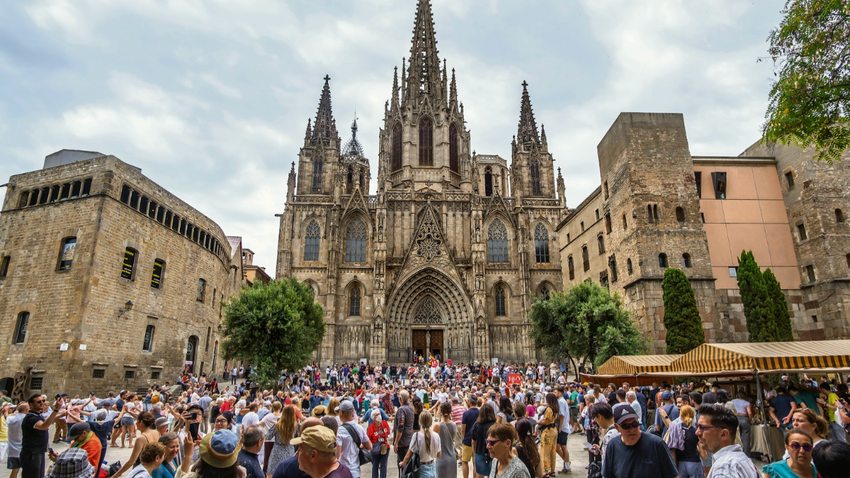 Turizmin avantajları ile yerel halka etkileri arasında bir denge bulmaya çalışan kentlerden biri de Barcelona.- Getty Images