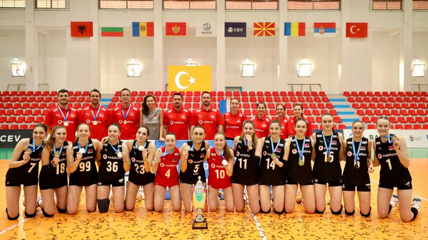 18 Yaş Altı Kadın Milli Voleybol Takımı Balkan şampiyonu