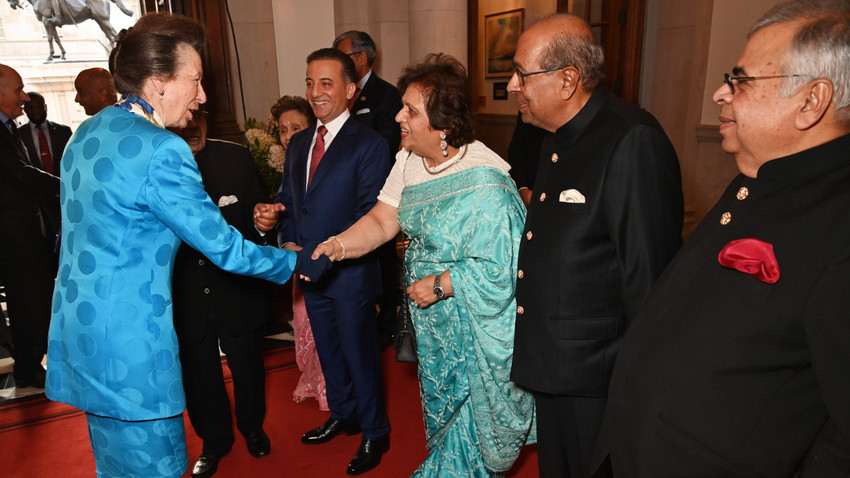 (Soldan sağa) Prenses Anne, Adil Ray, Kamal Hinduja, Hinduja Group Avrupa Başkanı Prakash Hinduja ve Hinduja Global Solutions Ltd Hindistan Başkanı Ashok P Hinduja, 26 Eylül 2023. (Dave Benett/Getty Images for Raffles London)