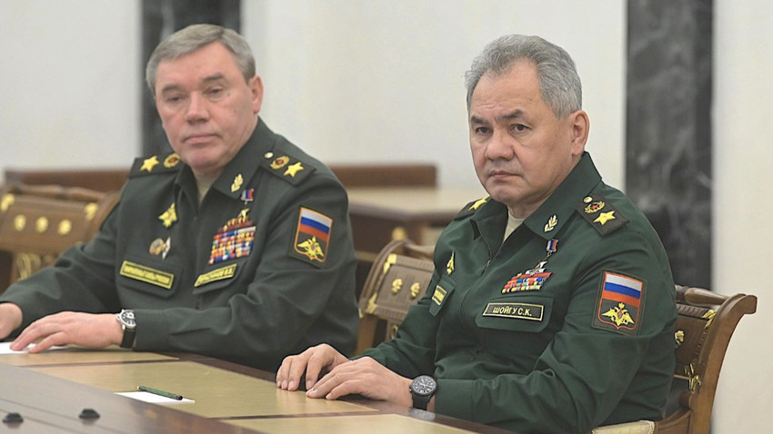 (Soldan sağa) Valeriy Gerasimov ve Sergey Şoygu