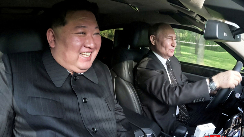 Kuzey Kore Lideri Kim Jong-un ve Rus lider Vladimir Putin Aurus'u test ederken 20 Haziran 2024 (Reuters)