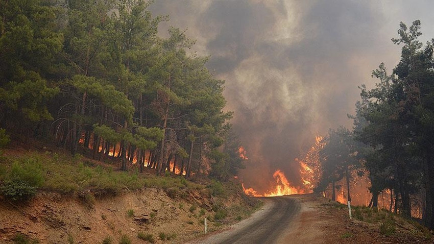 Yurdun batısında orman yangını, kuzeydoğusunda sel riski