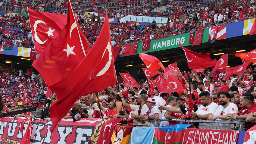 Mehmet Büyükekşi'den çağrı: Leipzig sokaklarını kırmızı beyaza boyayalım