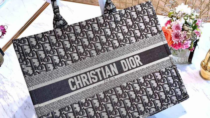 Çinli işçilerin İtalya’da 7/24 çalışarak 53 euro’ya ürettiği Dior çanta 2600 euro’ya satılıyor