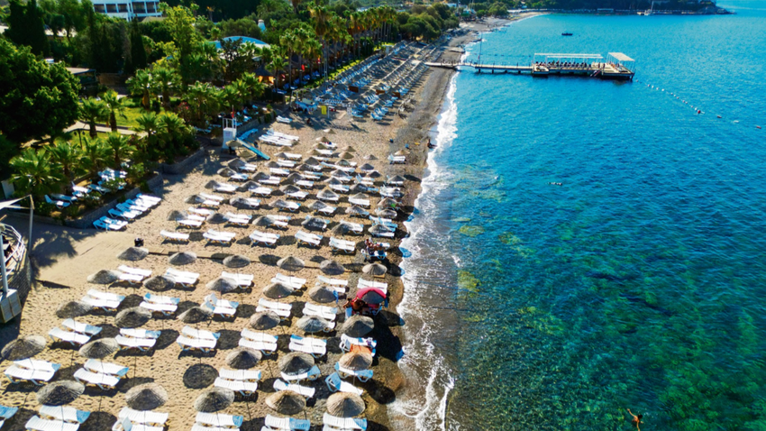 Bu fotoğraf geçen pazartesi sabah 10 suları Bodrum Yalıçiftlik sahilinde çekildi. Geçen yıl bu sahilde boş sezlong bulmak neredeyse imkansızdı...-Oksijen