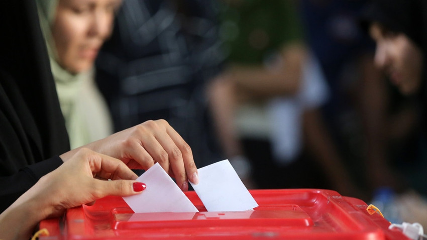 İran'da 16 saat süren oy kullanma süreci sona erdi