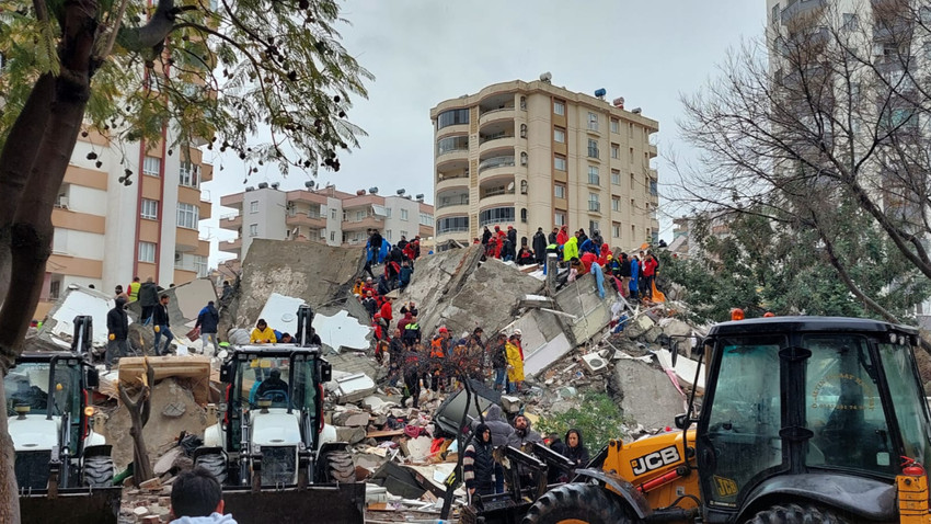 63 kişinin öldüğü apartmanla ilgili tutuklanan şüphelilere ev hapsi