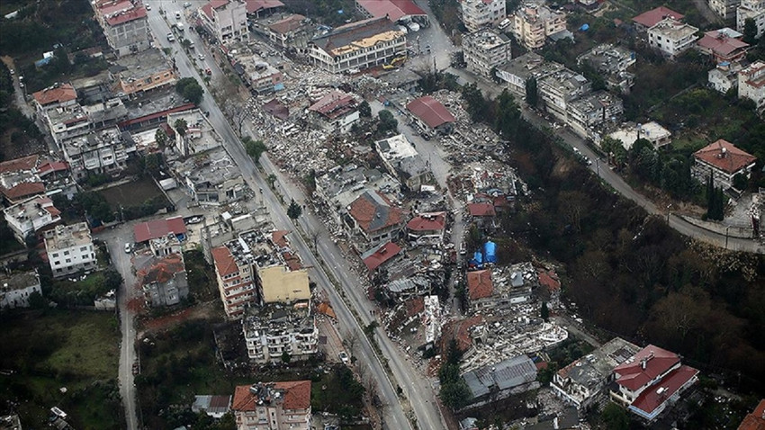 Depremzedeleri suçlayan müteahhide acılı babadan cevap: Sanıkların yaptığı savunma adalet sistemine hakaret
