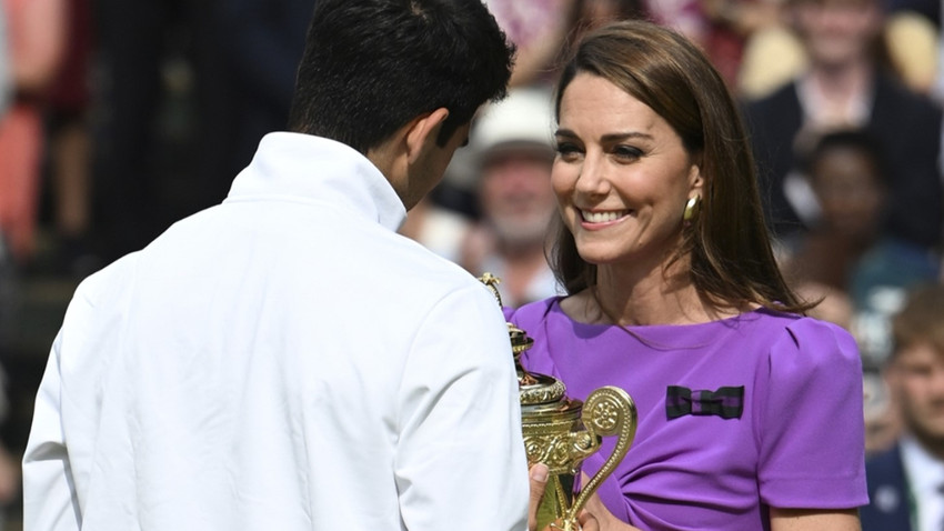 Kate Middleton halkın karşısına Wimbledon'da çıktı, turnuvanın galibi Alcaraz'a kupayı verdi