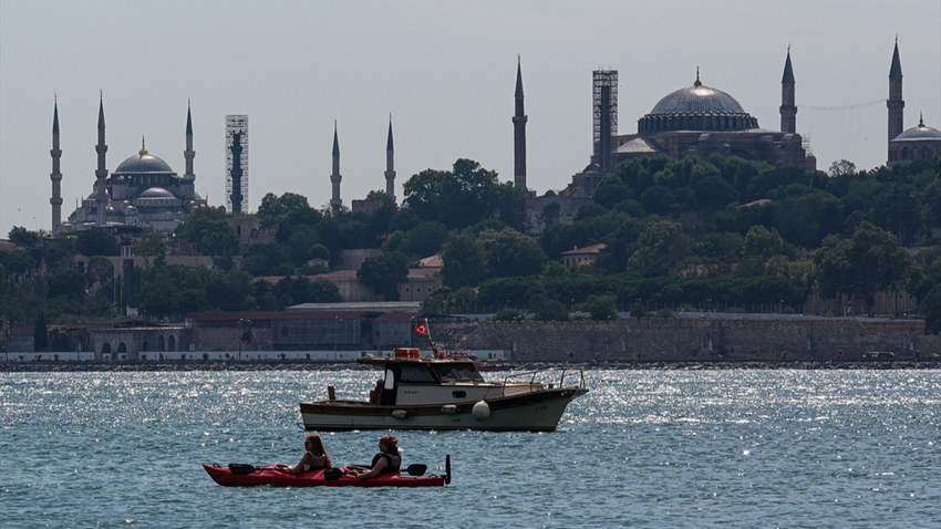 İstanbul'da sıcak hava ve nem etkili oluyor