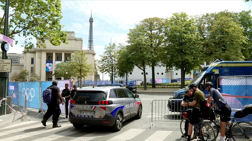 Turist ziyaretleri Olimpiyat Oyunları'nın güvenlik bariyerine takıldı