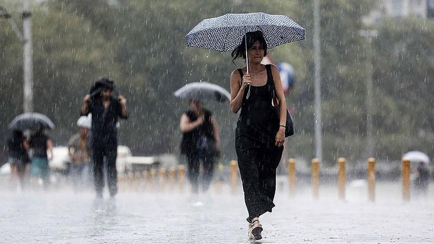 İstanbul hafta sonuna yağmurla uyandı