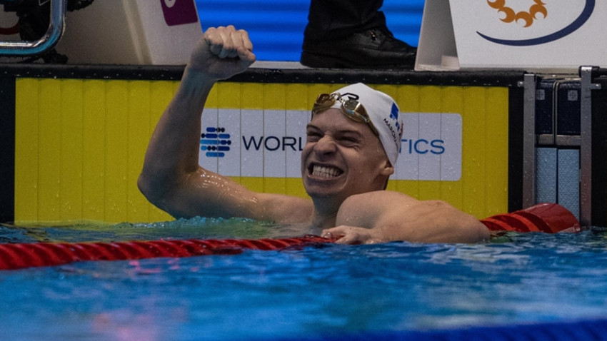 Fransız yüzücü Leon Marchand 400 metre karışıkta olimpiyat rekorunu kırdı