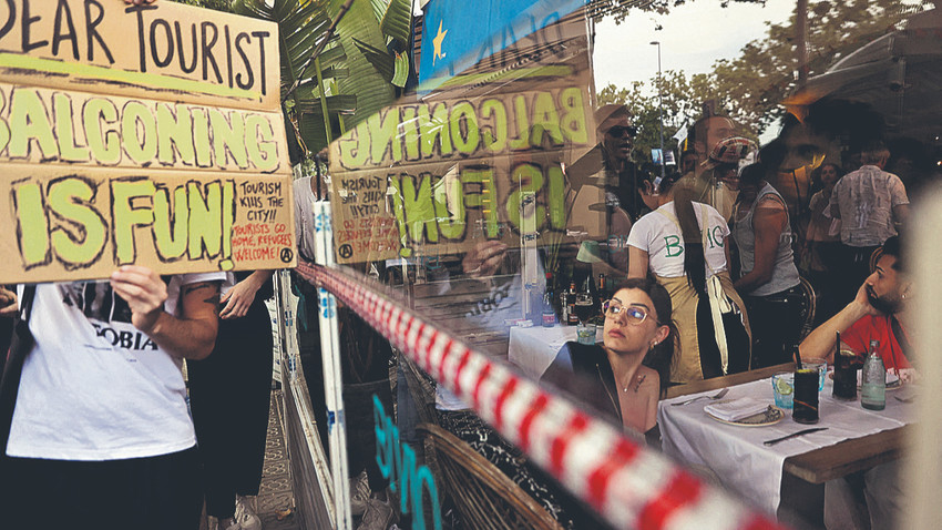 Barcelonalılar turistleri “doğrudan” protesto ediyor