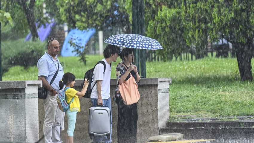 İstanbul için sağanak uyarısı: Sıcaklıklar 6-8 derece birden düşecek