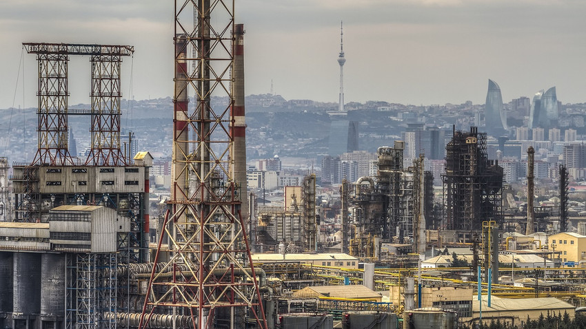 The Guardian yazdı: Dünyanın ilk petrol kenti fosil yakıt mirasıyla nasıl mücadele ediyor?