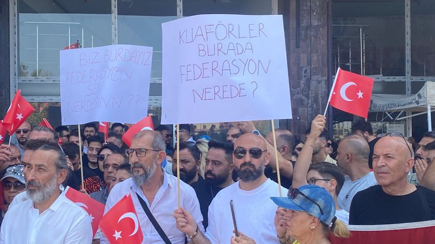 Ankara'da kuaförlerin pazar günü kapanmasına protesto