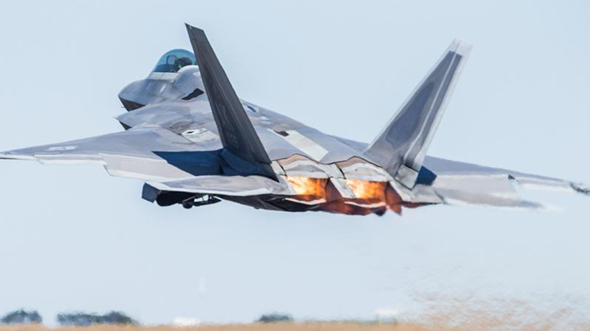 ABD İran ile yükselen gerilim sonrası Orta Doğu'ya F-22 savaş uçaklarını gönderdi