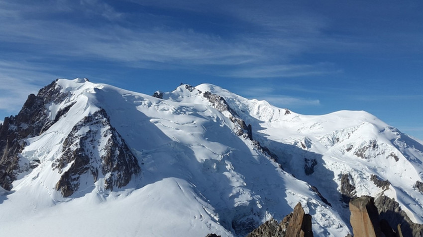 Mont Blanc Dağı'nda sıcaklık düşmüyor: 33 saat boyunca 0 derecenin üzerinde kaldı