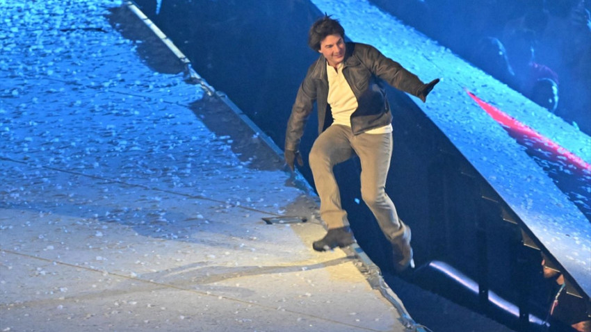 Paris Olimpiyatları'nın kapanış törenine Tom Cruise damga vurdu