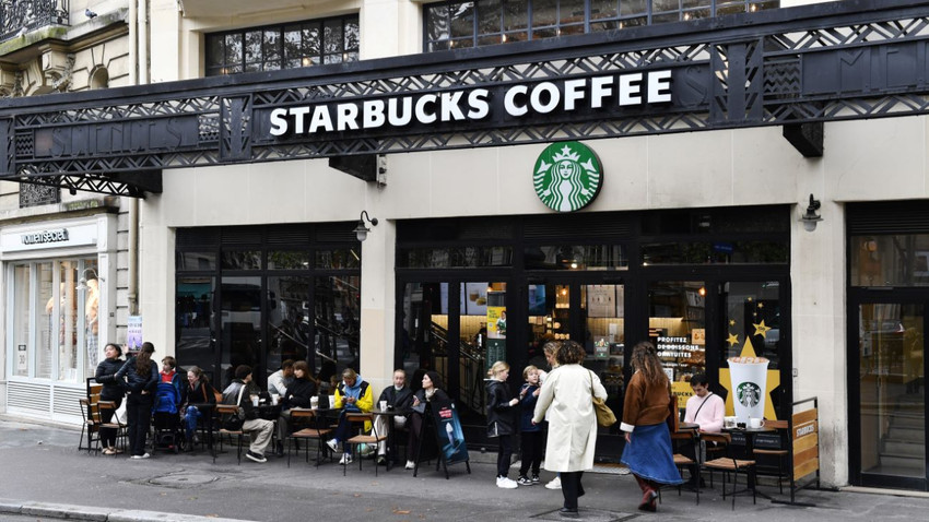 Düşen satışlara yeni hamle: Starbucks CEO'sunu görevden aldı