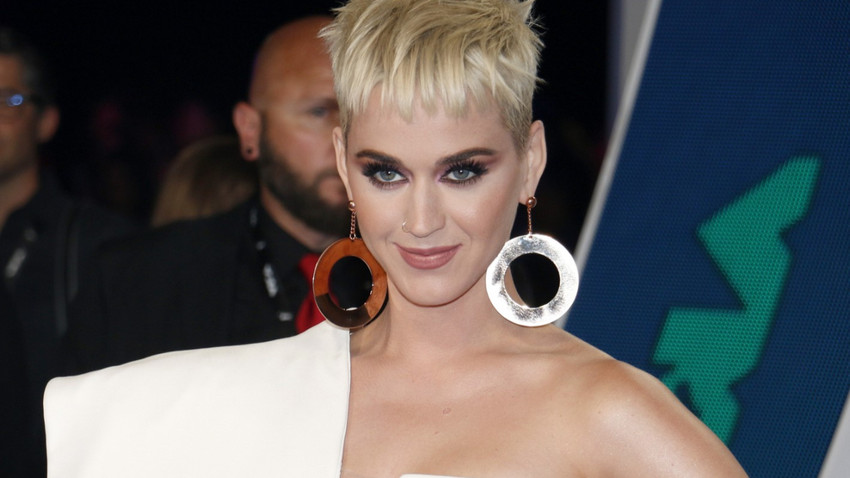 İspanya'ya ait adalarda izinsiz çekim yapan Katy Perry hakkında soruşturma başlatıldı