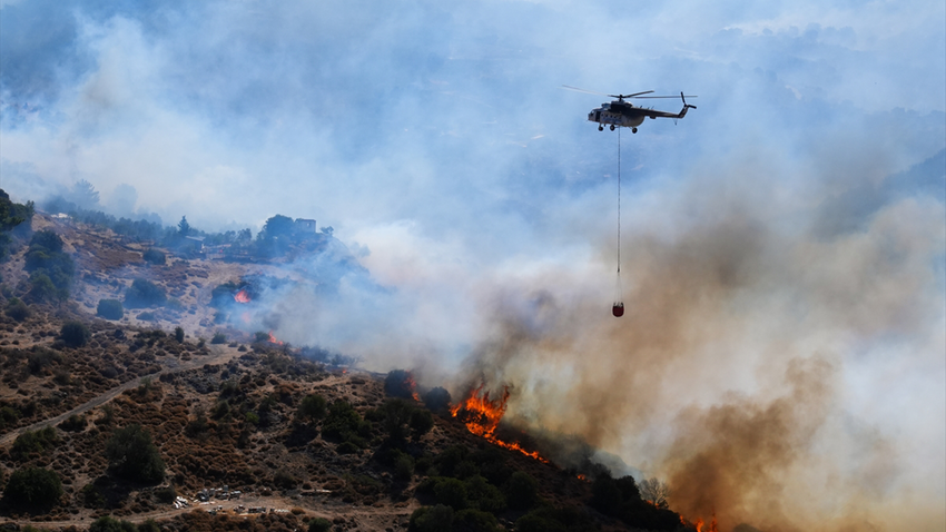 Alevlerle mücadele eden İzmir'de rüzgarın hızı düştü: Meteoroloji verileri düne göre daha iyi