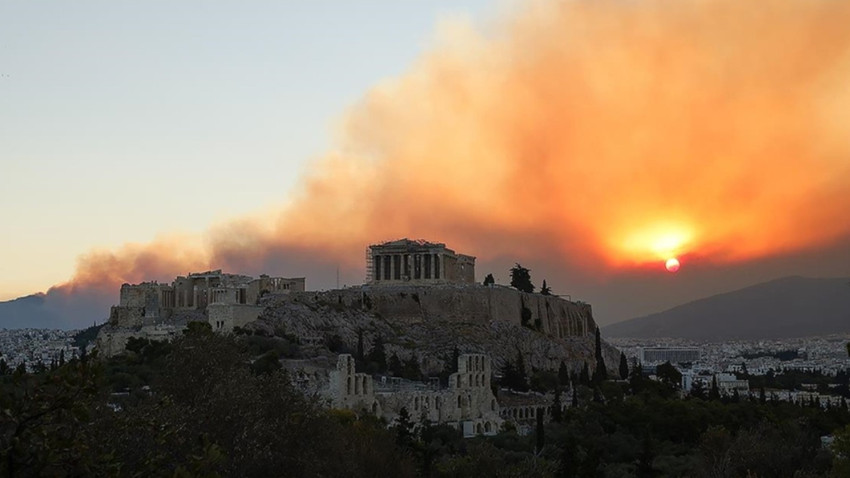 Atina'yı vuran yangın felaketi sonrası 146 ev kullanılamaz hale geldi