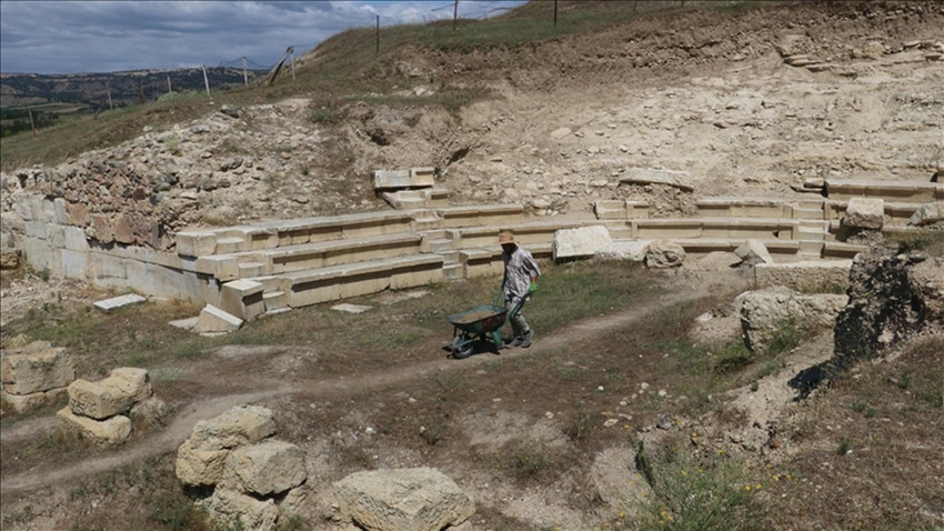 2. yüzyılda yapıldı: Pompeiopolis Antik Kenti'ndeki Roma tiyatrosu gün yüzüne çıkarıldı