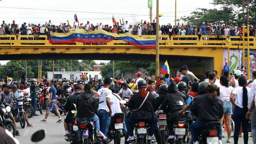 Venezuela'da muhalifler sonuçları protesto etmek amacıyla son 1 ayda 4. kez toplandı