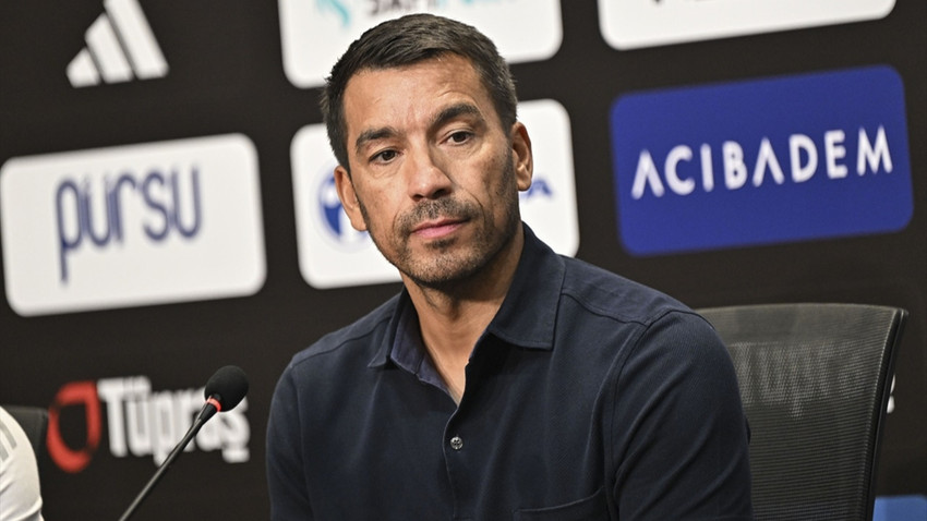 Giovanni van Bronckhorst: Burada mutlu bir hoca var, bu akşamın keyfini çıkarıyorum