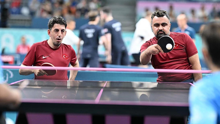 Para masa tenisinde çiftler kategorisinde milli sporcular Öztürk-Turan ikilisi madalya almayı garantiledi