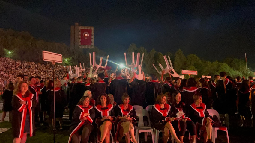 ODTÜ mezuniyet töreninde rektöre protesto