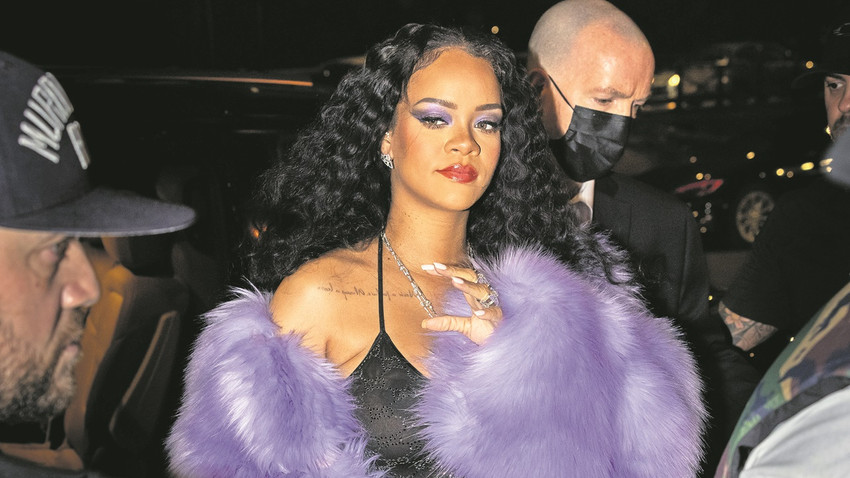 Rihanna, vintage Gucci elbisesiyle Milano’da (Fotoğraf: Getty Images)