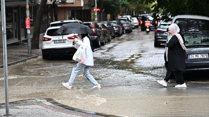 İstanbul'da aralıklarla sağanak etkili oluyor