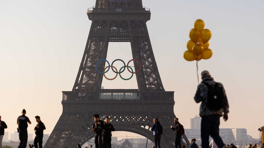 Eyfel Ailesi'nden Paris Belediyesi'ne istek: Eyfel Kulesi'ndeki Olimpiyat halkaları kaldırılsın