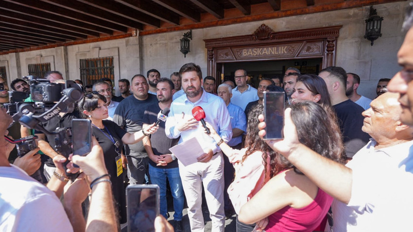 Tarsus Belediye Başkanı Ali Boltaç'ın makam odasındaki eşyalar haczedildi