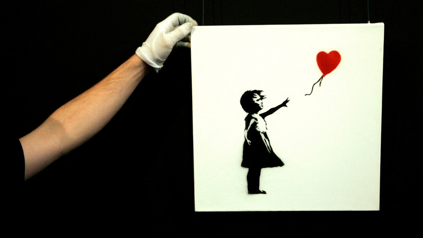 Banksy’nin çalınan eseri Balonlu Kız bulundu: İki kişi hırsızlıkla suçlanıyor