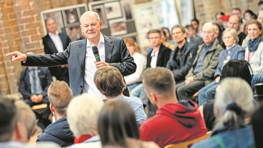 Olaf Scholz Berlin'deki halk buluşmasında (Fotoğraf: Getty Images)