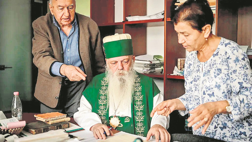 Yeni devletin başında Baba Mondi adıyla bilinen din adamı Edmond Brahimaj bulunacak.