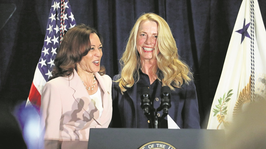 Kamala Harris ve Laurene Powell Jobs (sağda) bir kadın istihdamı toplantısında. Fotoğraf: Reuters