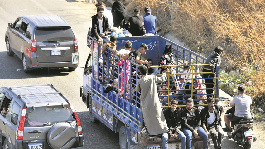 İsrail’in saldırıları nedeniyle on binlerce Lübnanlı, tıpkı 2006’daki kanlı savaşta olduğu gibi evlerini terk edip füzelerin hedefinden uzak noktalara kaçmak zorunda kaldı. Fotoğraf: Fadel Itani/ Getty Images