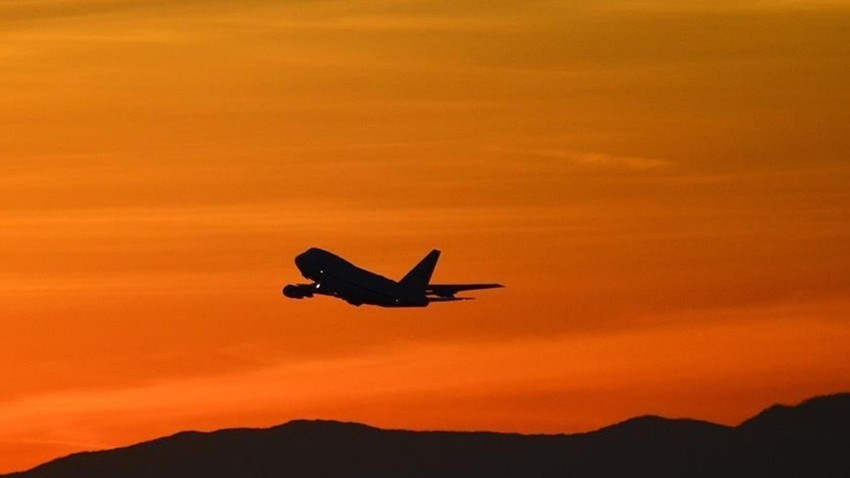 İran hava sahasını kapattı, yolcu uçakları Bakü'ye zorunlu iniş yaptı