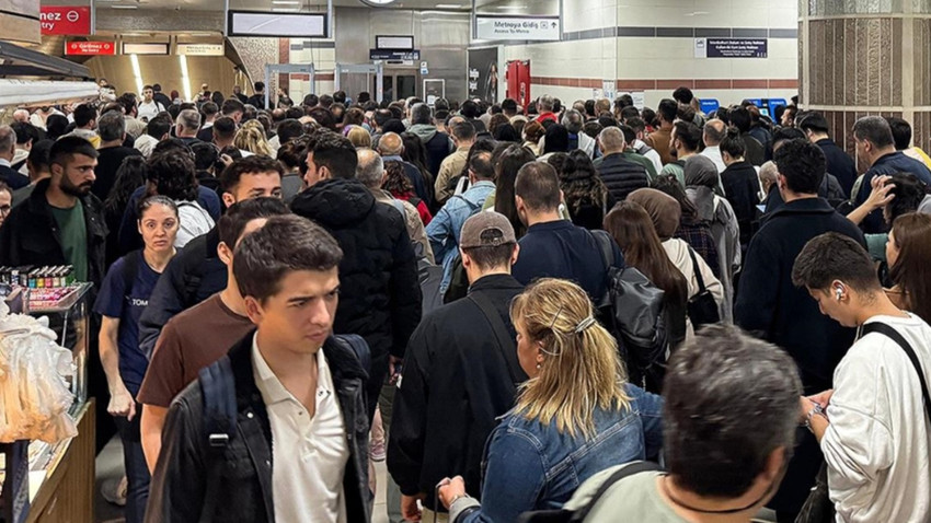 Turnikelerdeki QR kodu hatası Üsküdar-Samandıra Metro Hattı'nda yoğunluk yarattı