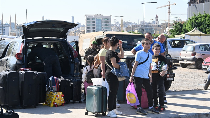 Türkiye Lübnan'dan deniz yoluyla tahliyenin başladığını, hava yolu için hazırlık yapıldığını duyurdu