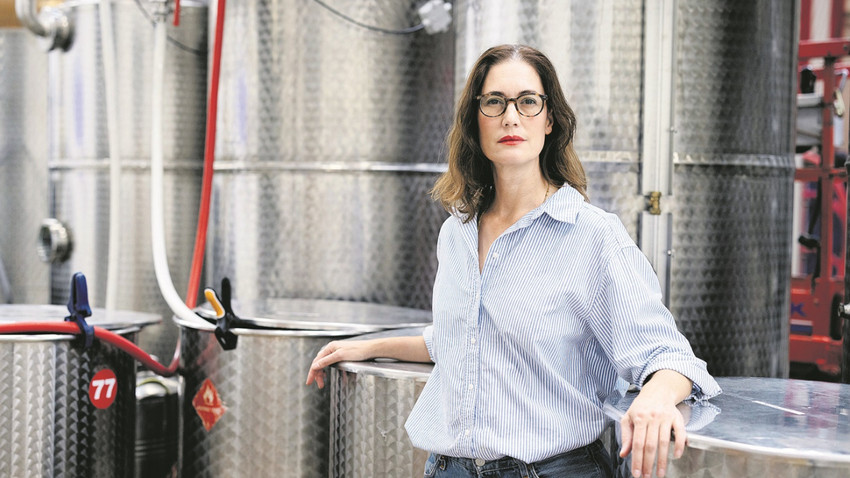 Koval damıtımevinin sahibi Sonat Birnecker Hart. Fotoğraf: Taylor Glascock / The New York Times