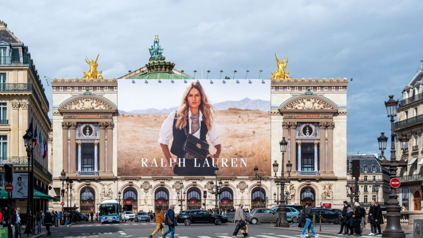 The Times Parislilerin tabela isyanını yazdı: Lüks markalar tarihi eserleri ele geçiriyor